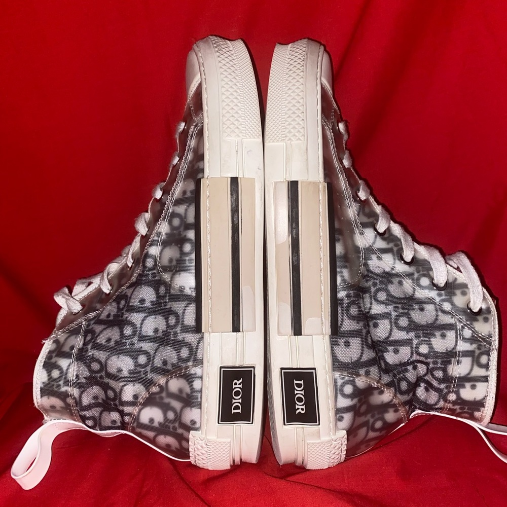 B23 HIGH-TOP SNEAKER